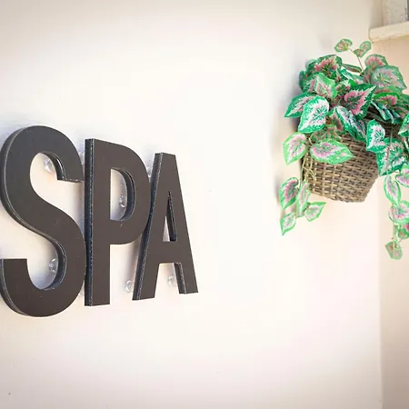 Lounge Padel Village Bed & Breakfast Nettuno